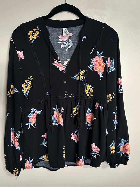 Mudd Tops - Mudd Black Floral V-Neck Top with Pink Blooms